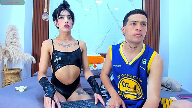 Snapshot of Loversinfire2 chatting on November 15, 9:08 pm Loversinfire2 online show from November 15, 9:08 pm