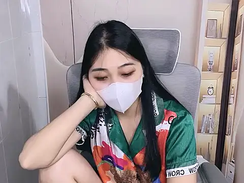 Lousii online show from April 4, 2:45 pm