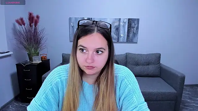 Maria Bond online show from December 1, 6:36 am