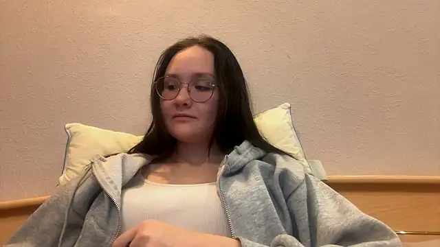 Snapshot of MidnightMelt chatting on November 16, 1:16 pm MidnightMelt online show from November 16, 1:16 pm