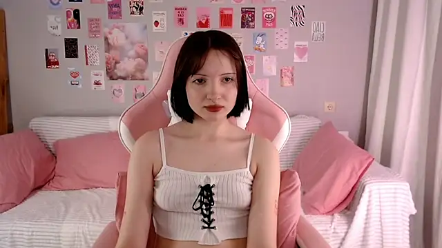 Snapshot of Lexi_Bottom chatting on December 15, 2:06 am Lexi Bottom online show from December 15, 2:06 am