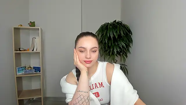 Snapshot of LucileDeloatch chatting on November 16, 8:52 am LucileDeloatch online show from November 16, 8:52 am