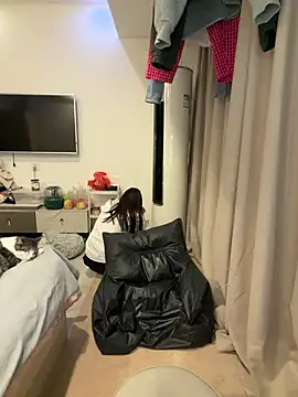 XX125216 online show from December 4, 1:32 pm