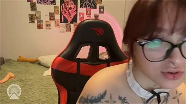 Snapshot of MilenaHot_Baby chatting on November 17, 12:20 pm MilenaHot Baby online show from November 17, 12:20 pm