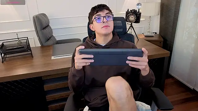 Snapshot of sayronvg chatting on November 18, 12:08 pm sayronvg online show from November 18, 12:08 pm