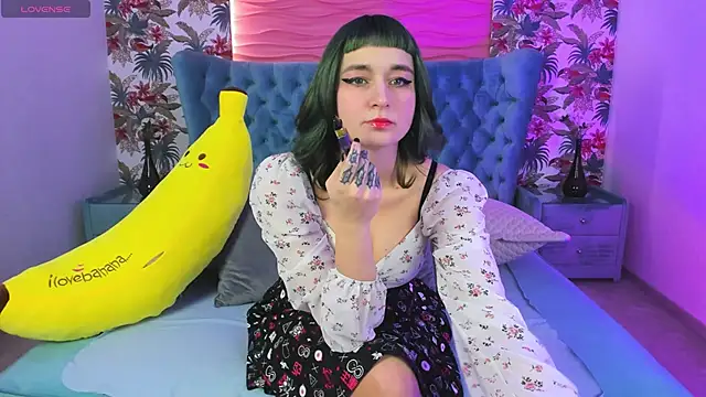 Snapshot of MargaretWayne chatting on November 19, 12:27 pm MargaretWayne online show from November 19, 12:27 pm