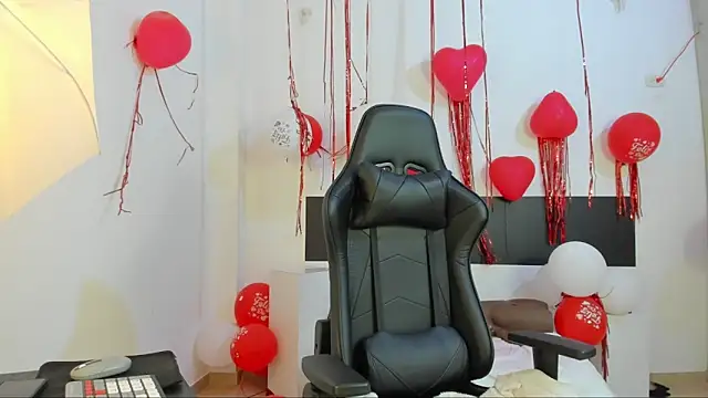 Snapshot of BWW-CINDY11 chatting on February 15, 9:41 am BWW-CINDY11 online show from February 15, 9:41 am