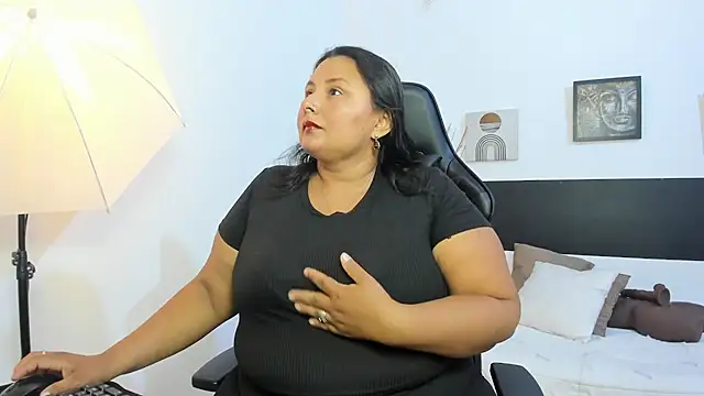 Snapshot of BWW-CINDY11 chatting on January 19, 3:32 am BWW-CINDY11 online show from January 19, 3:32 am