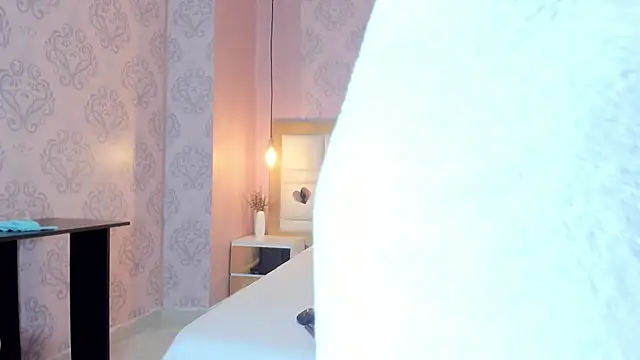 Snapshot of Kendall_curves chatting on February 27, 3:07 am Kendall curves online show from February 27, 3:07 am