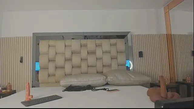 noah pariss online show from March 7, 10:10 am