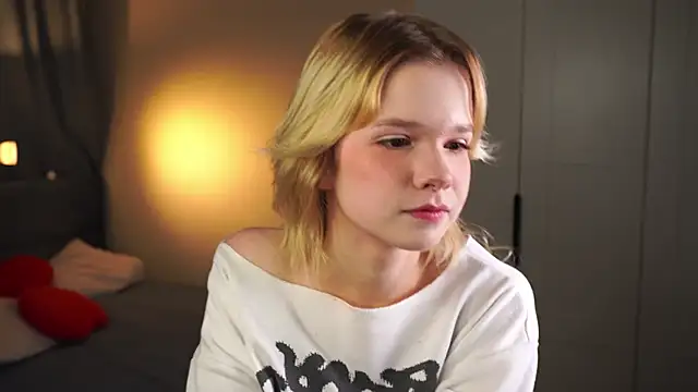 PhillisEsplin online show from November 22, 7:46 pm