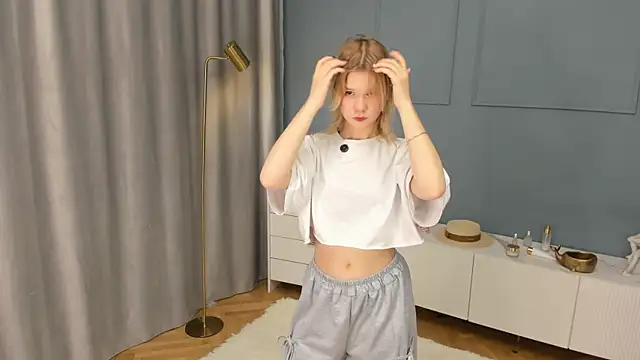 PhillisEsplin online show from November 21, 7:13 pm