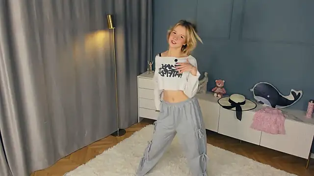 PhillisEsplin online show from November 20, 8:09 pm