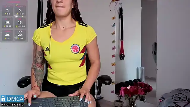Snapshot of scarlett_fire5 chatting on June 27, 5:19 pm scarlett fire5 online show from June 27, 5:19 pm