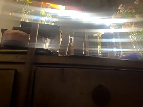 Snapshot of Motherbigbus chatting on December 16, 6:06 am Motherbigbus online show from December 16, 6:06 am