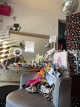 Motherbigbus online show from March 7, 8:36 pm