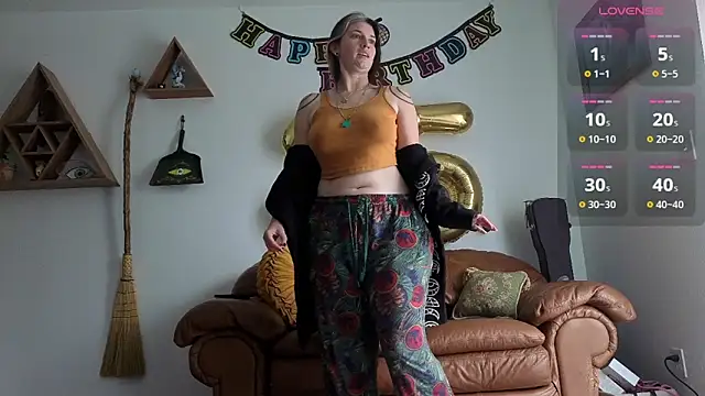 bruisedblossoms online show from February 12, 8:41 pm