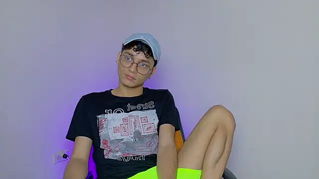 Snapshot of andrew_dann chatting on November 28, 4:01 am andrew dann online show from November 28, 4:01 am