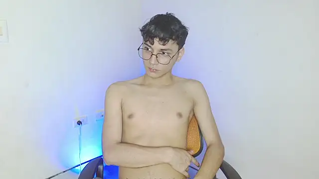 Snapshot of andrew_dann chatting on November 17, 7:51 pm andrew dann online show from November 17, 7:51 pm