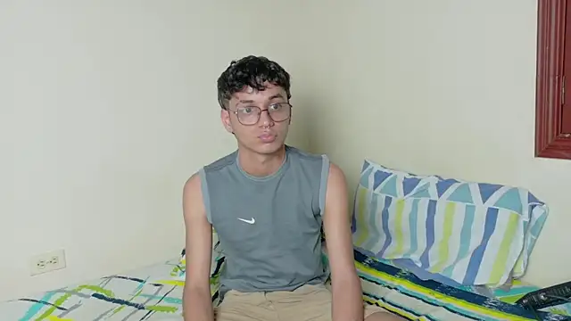 Snapshot of andrew_dann chatting on December 14, 11:27 am andrew dann online show from December 14, 11:27 am