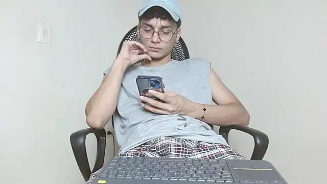 Snapshot of andrew_dann chatting on November 20, 6:25 am andrew dann online show from November 20, 6:25 am