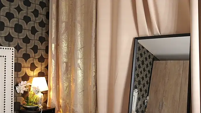 AlexaWhatson online show from April 16, 9:39 pm