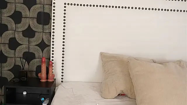 AlexaWhatson online show from March 23, 9:03 pm