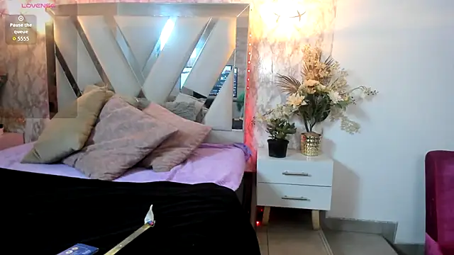 LILITH LIBELULA online show from December 4, 7:24 pm