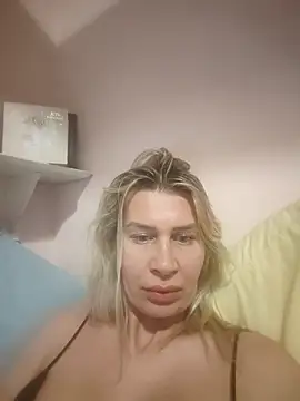 Snapshot of NaughtyClaudia_ chatting on December 14, 9:31 pm NaughtyClaudia online show from December 14, 9:31 pm