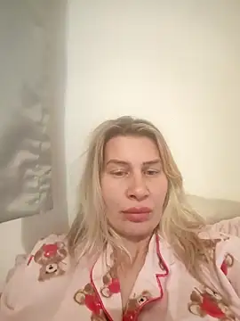 Snapshot of NaughtyClaudia_ chatting on December 17, 9:20 pm NaughtyClaudia online show from December 17, 9:20 pm