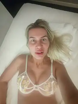 Snapshot of NaughtyClaudia_ chatting on November 22, 7:24 pm NaughtyClaudia online show from November 22, 7:24 pm