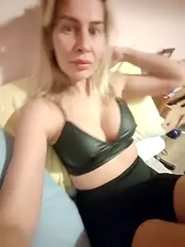 Snapshot of NaughtyClaudia_ chatting on December 13, 8:15 pm NaughtyClaudia online show from December 13, 8:15 pm