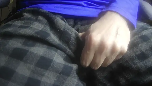 Snapshot of CaptThickEdgerton chatting on January 12, 10:47 pm CaptThickEdgerton online show from January 12, 10:47 pm