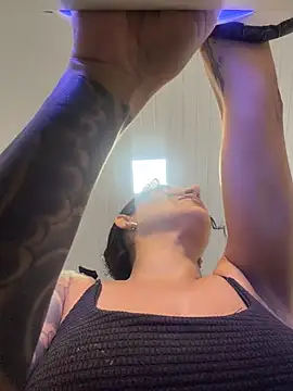 Snapshot of biadominatrix chatting on June 3, 2:33 pm biadominatrix online show from June 3, 2:33 pm