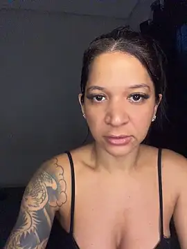 Snapshot of biadominatrix chatting on May 23, 1:32 pm biadominatrix online show from May 23, 1:32 pm