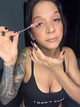 Snapshot of biadominatrix chatting on May 19, 9:55 pm biadominatrix online show from May 19, 9:55 pm