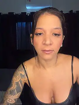 Snapshot of biadominatrix chatting on May 29, 12:22 pm biadominatrix online show from May 29, 12:22 pm