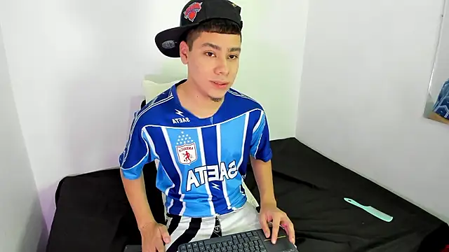 Lucastorrez01 online show from March 12, 12:27 am