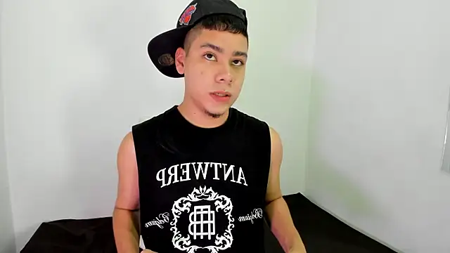 Lucastorrez01 online show from March 17, 7:39 pm