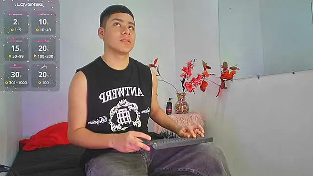 Lucastorrez01 online show from December 4, 3:16 am