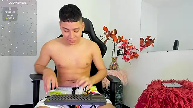 Lucastorrez01 online show from January 16, 3:43 am