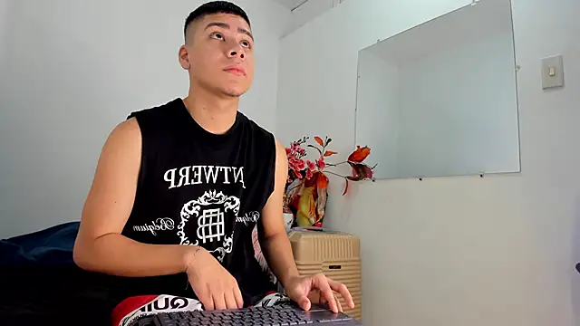 Lucastorrez01 online show from December 20, 9:39 pm