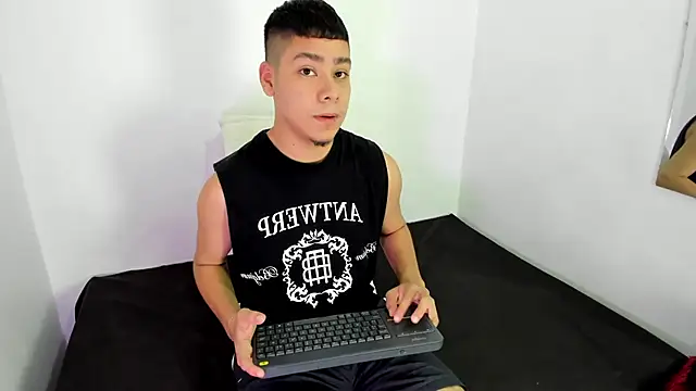 Lucastorrez01 online show from March 17, 12:24 am