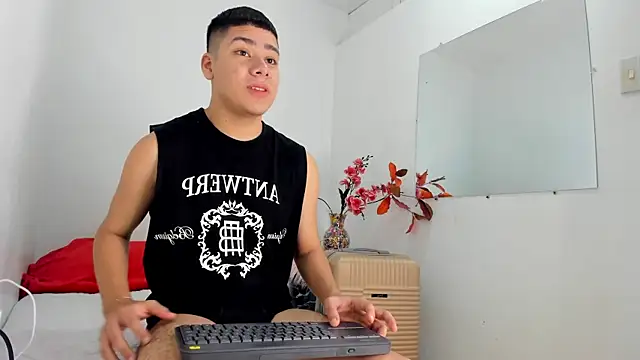 Lucastorrez01 online show from January 8, 7:03 am