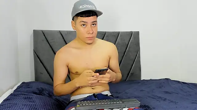 Lucastorrez01 online show from July 15, 11:23 pm