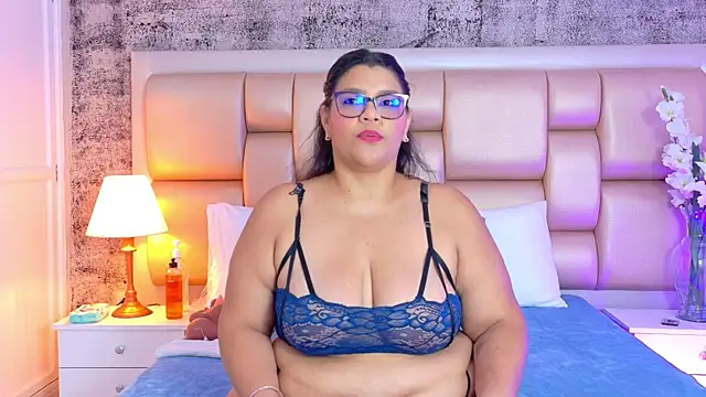 SelennaCooper online show from April 5, 11:50 am