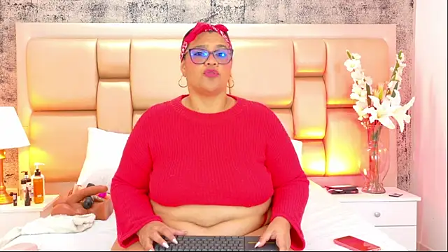 Snapshot of SelennaCooper chatting on January 12, 11:50 am SelennaCooper online show from January 12, 11:50 am