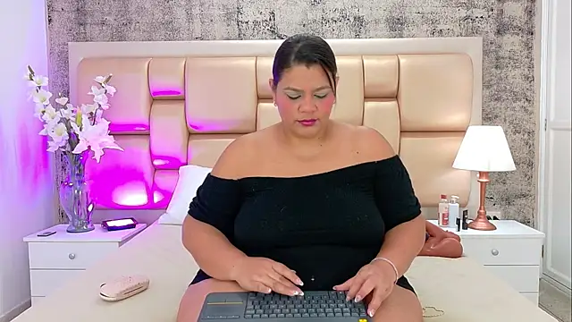 SelennaCooper online show from December 1, 11:44 am