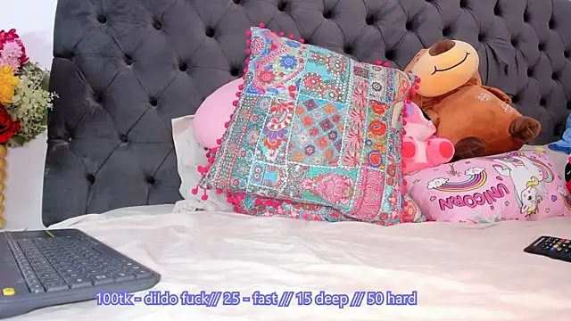Snapshot of issabellaa04 chatting on July 10, 1:27 am issabellaa04 online show from July 10, 1:27 am
