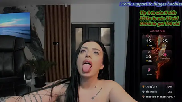 Snapshot of issabellaa04 chatting on February 7, 10:52 pm issabellaa04 online show from February 7, 10:52 pm